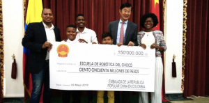 Donación de 150 millones de pesos a los niños del club de robótica del Chocó.