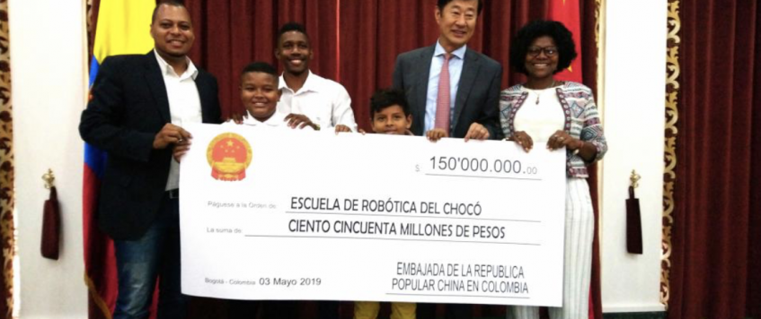 Donación de 150 millones de pesos a los niños del club de robótica del Chocó.